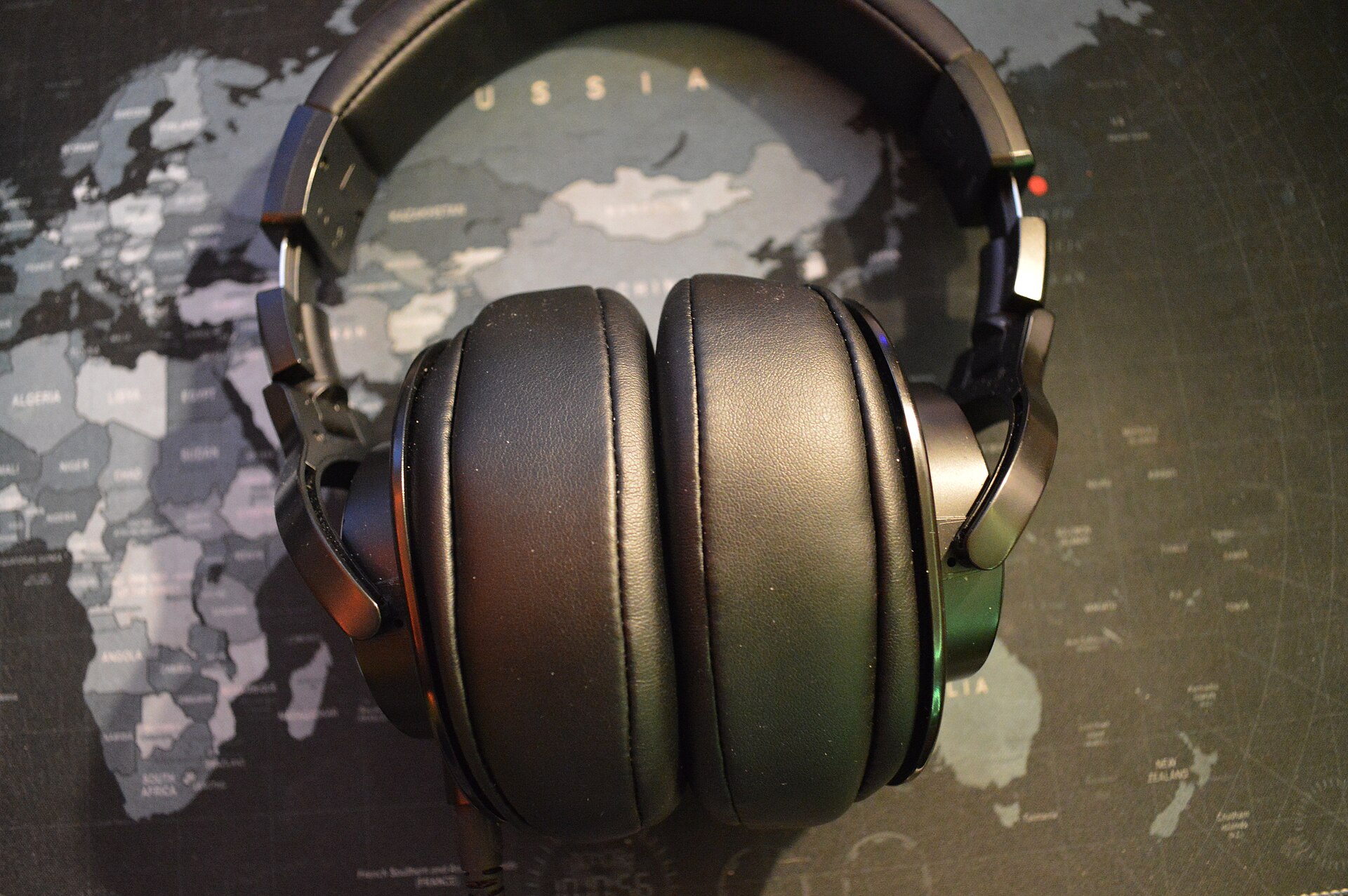 Headphones fitted with custom earpads